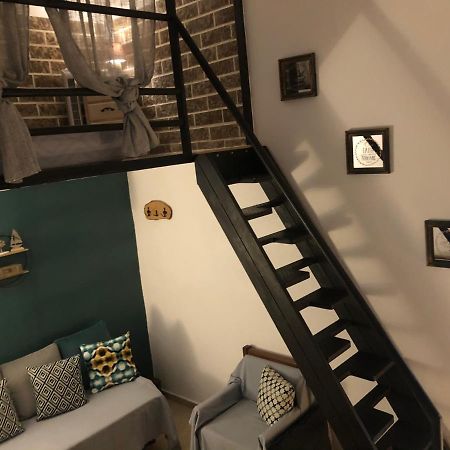 Small Cosy House Lavrion Apartment Bagian luar foto