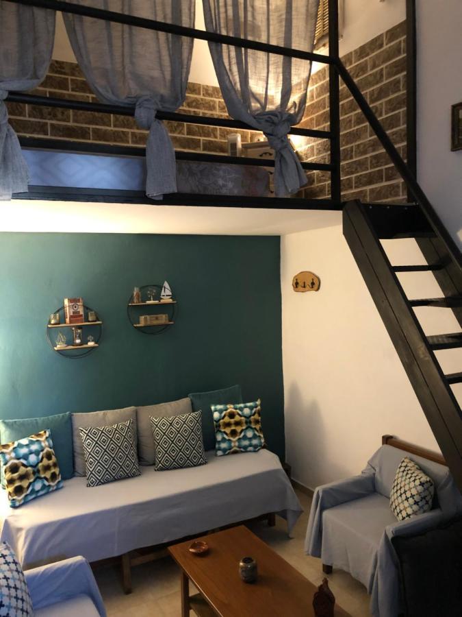 Small Cosy House Lavrion Apartment Bagian luar foto