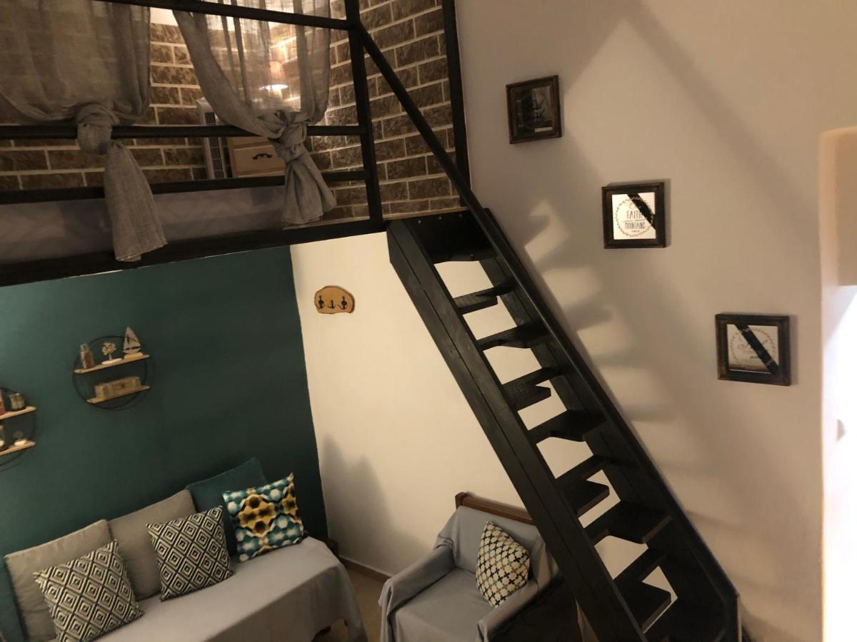 Small Cosy House Lavrion Apartment Bagian luar foto