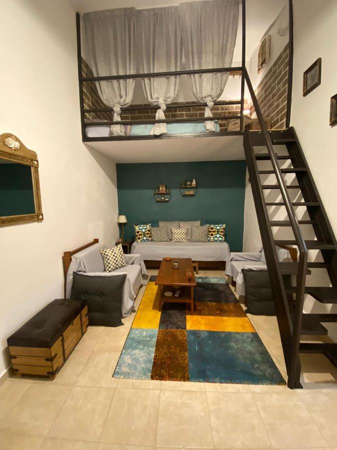 Small Cosy House Lavrion Apartment Bagian luar foto