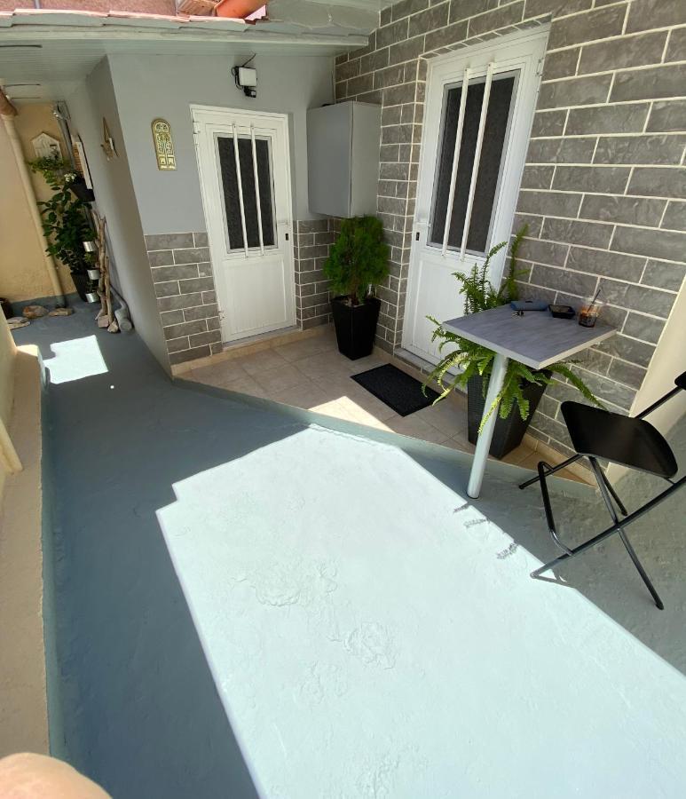 Small Cosy House Lavrion Apartment Bagian luar foto