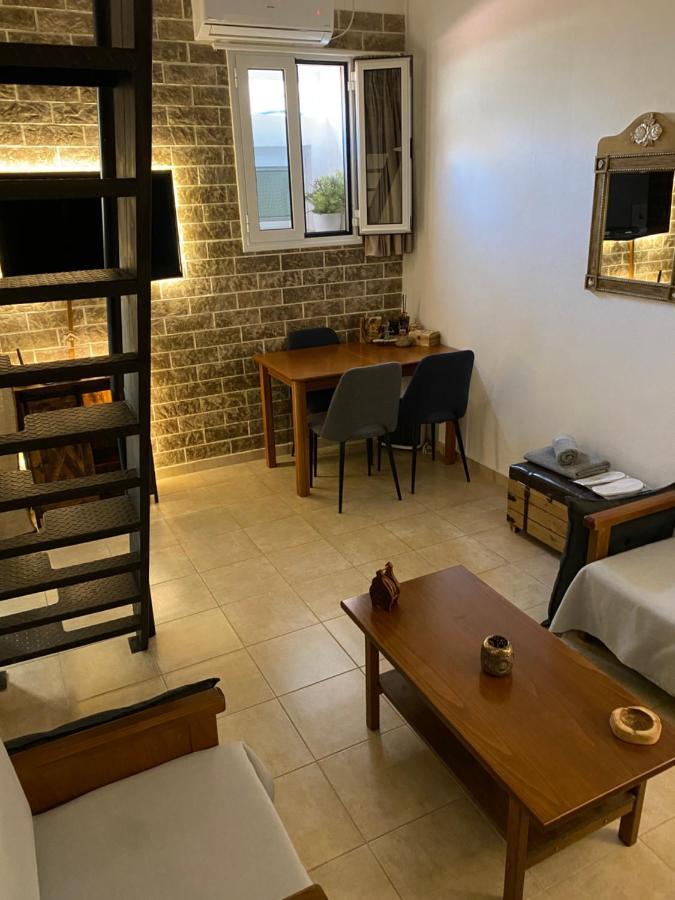 Small Cosy House Lavrion Apartment Bagian luar foto